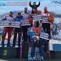 Логинов и Гараничев пробежали марафон на Камчатке