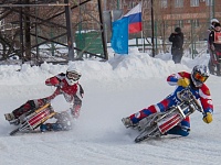 Тюменские мотогонщики гоняли на льду