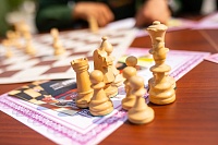 Шахматисты бьются за Кубок Карякина
