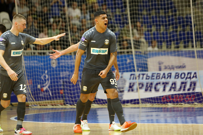 Форвард сборной Азербайджана Рафаэл Вилела возвращается в мини-футбольный клуб «Тюмень»: теперь снова будем «вилелить»!