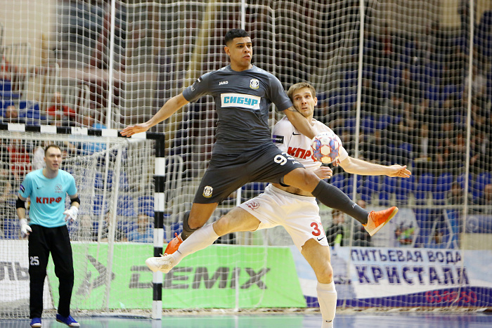 Форвард сборной Азербайджана Рафаэл Вилела возвращается в мини-футбольный клуб «Тюмень»: теперь снова будем «вилелить»!