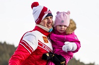 Двукратный призёр Спартакиады по лыжным гонкам Денис Спицов: «Меня даже жена ругает, что даю дочке слабину»