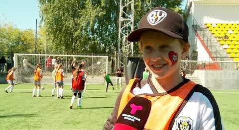 Что заставляет девчонок приходить в секцию футбола? Мы расскажем