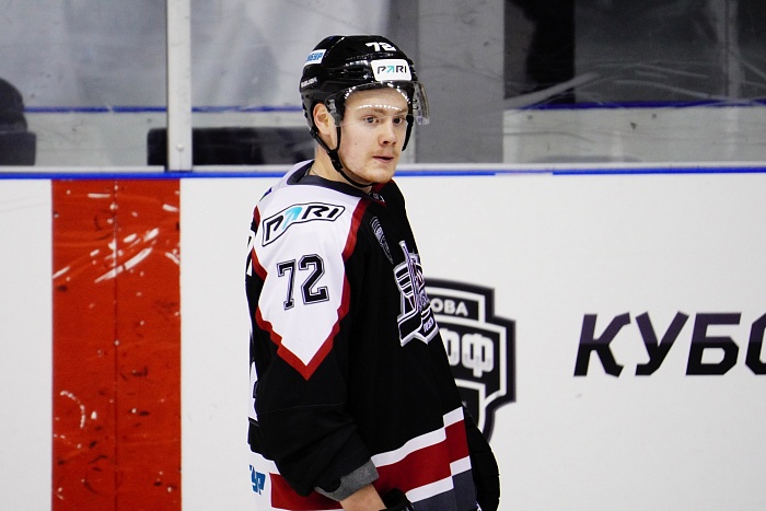 Нападающий хоккейного клуба «Рубин» Михаил Абрамов: «Дома болельщики устроили нам сюрприз»