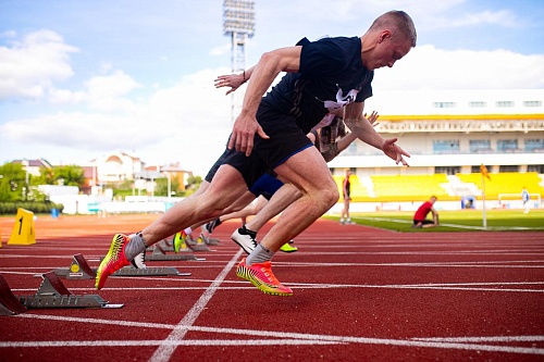 Легкоатлеты вступили в борьбу за награды чемпионата России