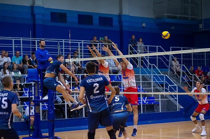 В  трех партиях проиграли «Изумруду»