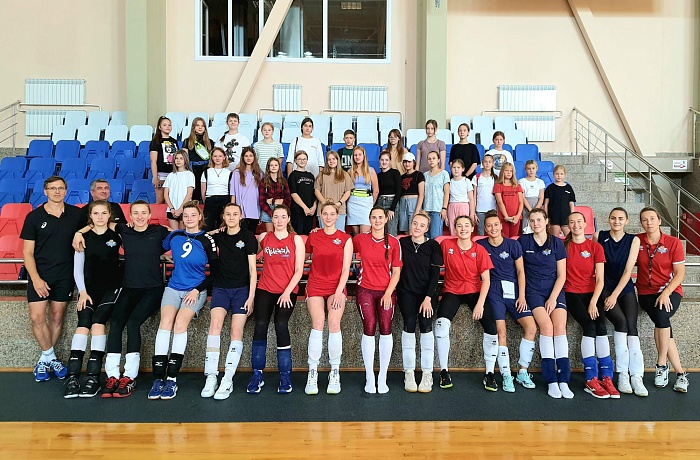 Тюменские волейболистки провели открытую тренировку в Ишиме