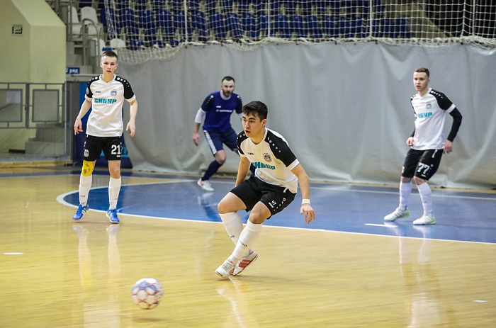 Дублёры забили первыми, но в итоге уступили «Вектору»