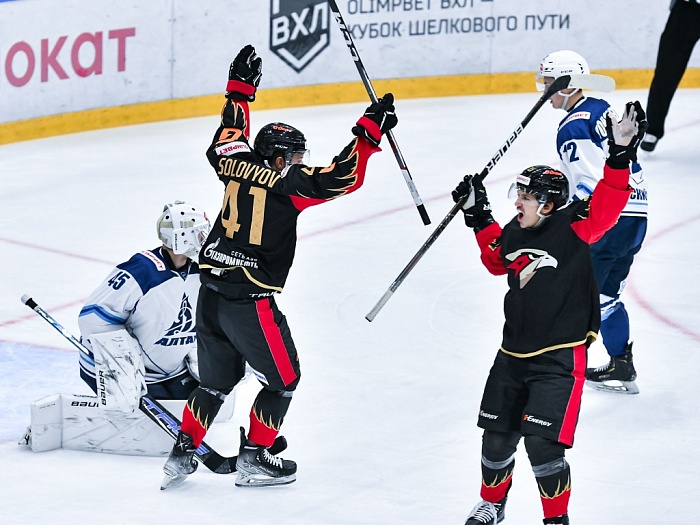 Клубам Всероссийской хоккейной лиги помогает домашний лёд