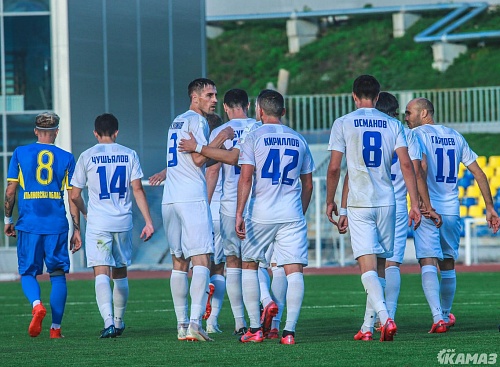 «КАМАЗ» много забивает и побеждает