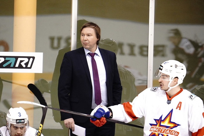 Главный тренер хоккейного клуба «Ижсталь» Рамиль Сайфуллин: «Красивые голы забросить не смогли, трудовые – не захотели»