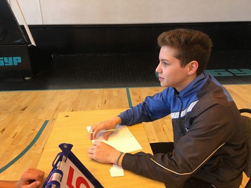 Всех студентов обыграл в пинг-понг