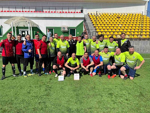 «Чинги-Тура» взяла «Кубок Победы» в футбольном блиц-турнире среди ветеранов