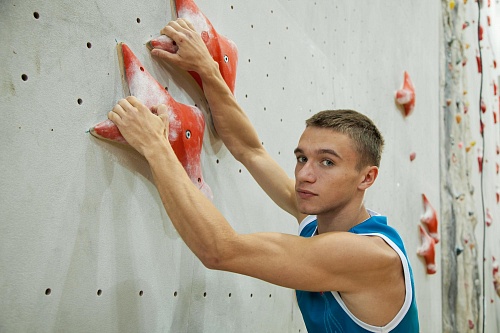 Тюменские скалолазы отправились в Москву