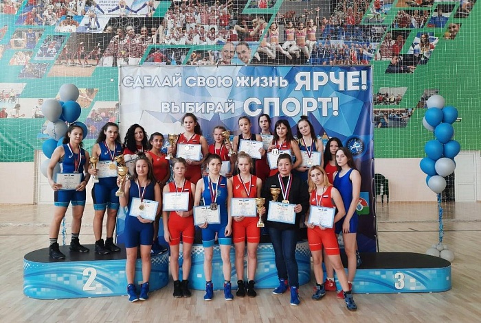 Голышмановские девушки здорово боролись на северном ковре