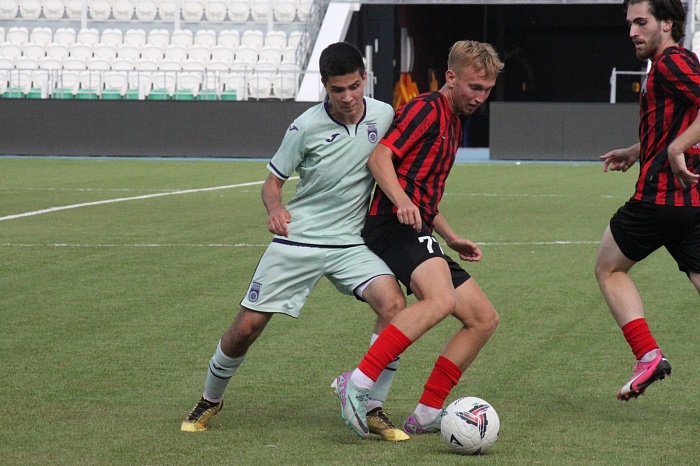 Футболисты «Тюмени-2» в большинстве уступили в Магнитогорске