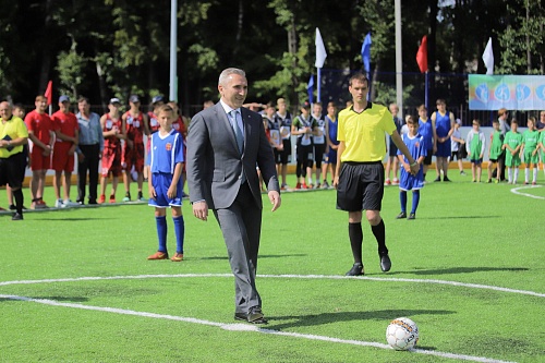 Александр Моор открыл спортивную площадку в Московском