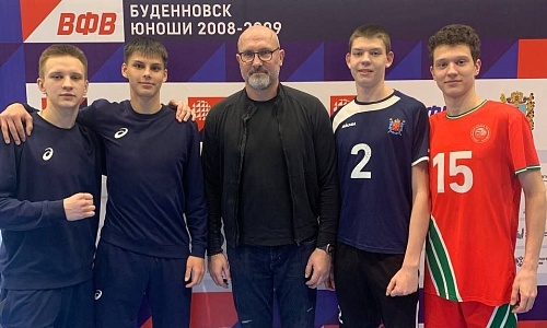 Юные тюменцы сыграли в финале первенства России. Бонус - фото с великим волейболистом Сергеем Тетюхиным