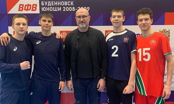 Юные тюменцы сыграли в финале первенства России. Бонус - фото с великим волейболистом Сергеем Тетюхиным