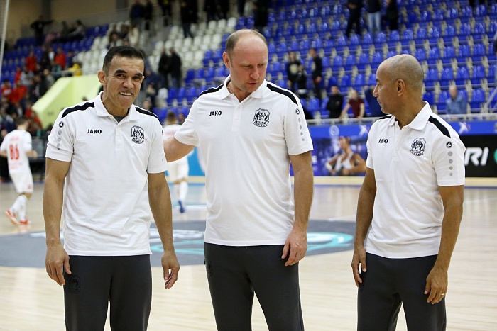 Наставник мини-футбольного клуба «Тюмень» Денис Абышев: «Если продолжим побеждать и в следующих матчах, то тогда можно говорить о сработавшей бразильской магии с появлением Афранио и Греуто на скамейке»