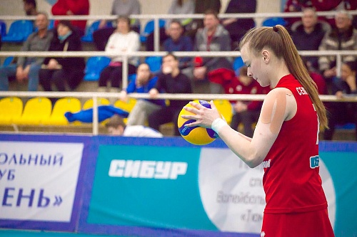 Селиверстова уверенно лидирует