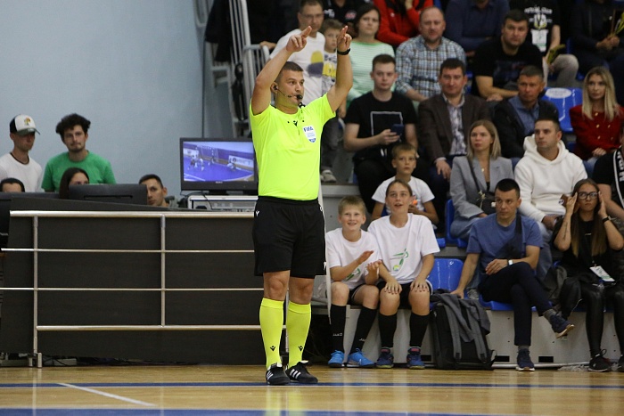 Старший тренер мини-футбольного клуба «Тюмень» Сергей Чухрий: «Интенсивность игры с VAR теряется, но без этого мы бы не избежали пенальти»