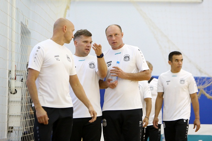 Старший тренер мини-футбольного клуба «Тюмень» Сергей Чухрий: «Интенсивность игры с VAR теряется, но без этого мы бы не избежали пенальти»