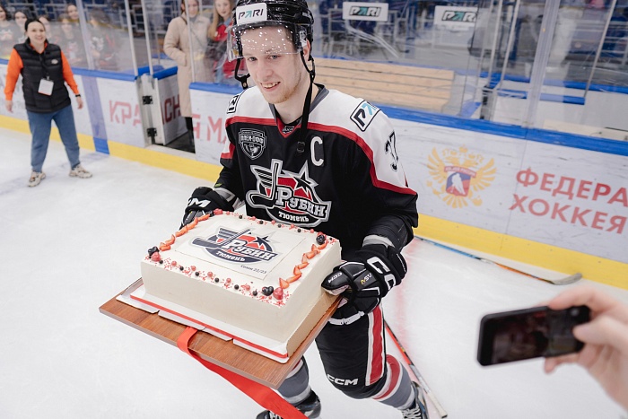 Болельщик хоккейного клуба «Рубин» Сергей Барков: «Успел сфотографироваться со всеми игроками»