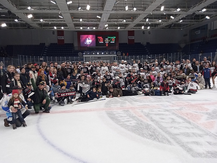 Тюменский хоккейный клуб «Рубин» завершил сезон матчем с болельщиками!