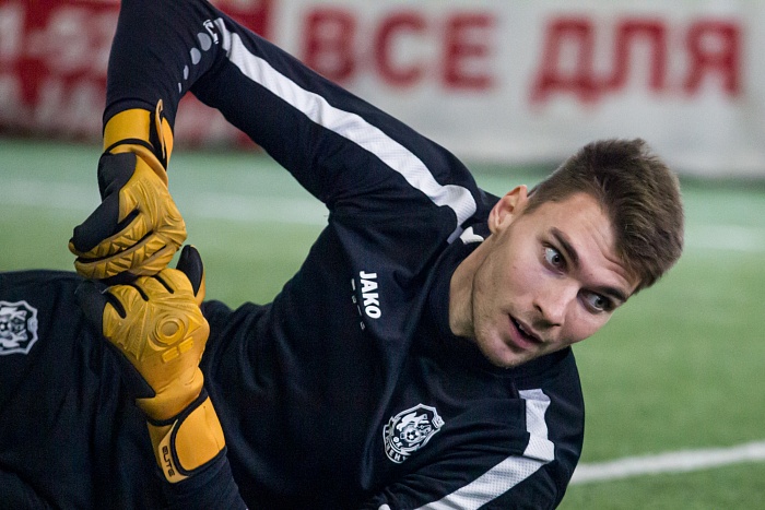 Вратарь футбольного клуба «Тюмень» Егор Любаков: «Да, мои ошибки – грубые. Но хорошо, что это случилось на сборах. В чемпионате буду стараться делать всё максимально надёжно»