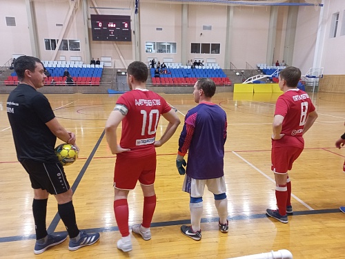 «Союз» одержал волевую победу в чемпионате Ишима по мини-футболу