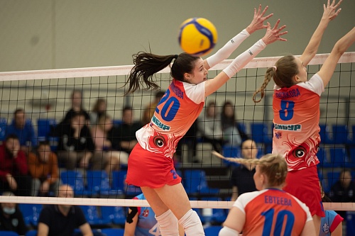 «Тюмень» уступила лидеру чемпионата