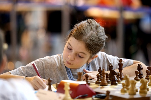 В заключительном туре сыграет белыми фигурами