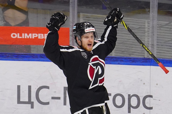 Нападающий хоккейного клуба «Рубин» Никита Попугаев: «Как мне удалось забить шайбу, останется секретом нашей тройки»