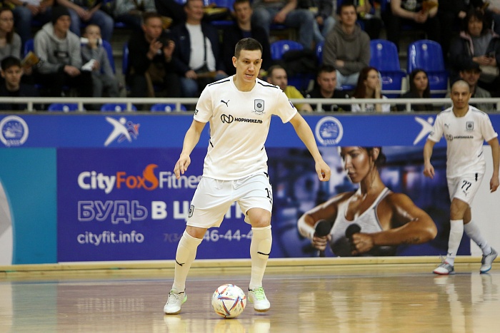 Нападающий мини-футбольного клуба «Норильский никель» Роман Букин: «Было всё, как и обычно в матчах с «Тюменью» в плей-офф»