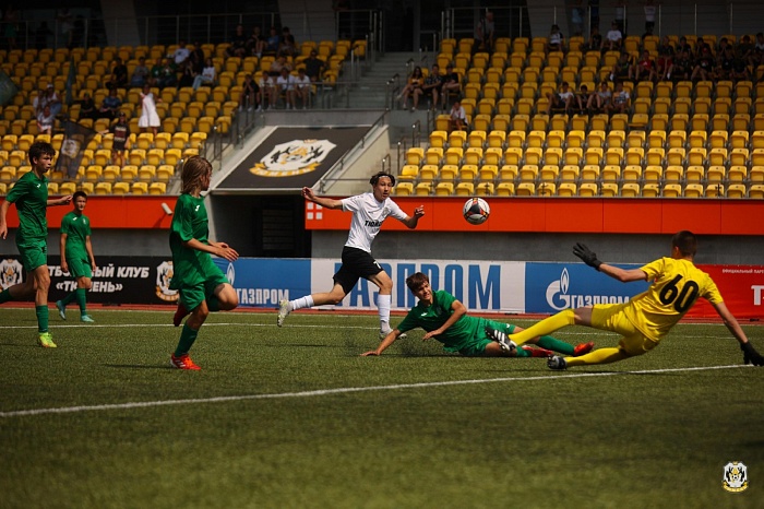 Игрок футбольной команды «Тюмень-2007» Рамазан Бидаев: «Мог сделать покер, но отдал голевой пас Максу Абакумову»