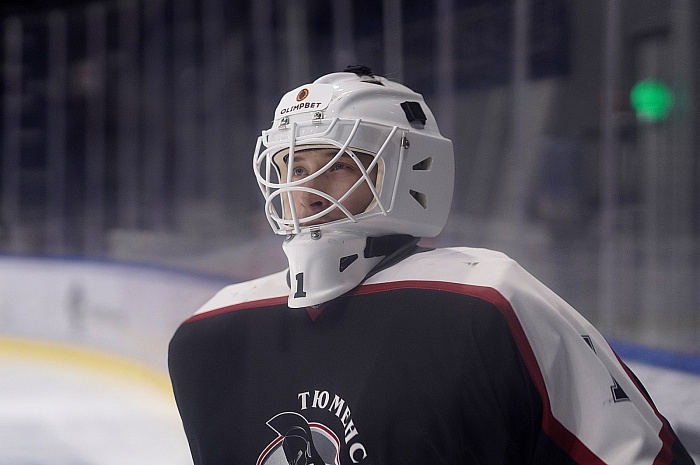 Вратарь хоккейного клуба «Тюменский Легион» Егор Громовик: «Старался читать действия бывших одноклубников из «Чайки»