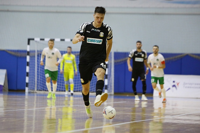 Третья победа подряд мини-футбольного клуба «Тюмень» в PARI-Суперлиге: дерзость Данила Карпюка Липецк взяла