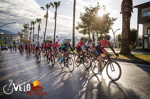 На турецком шоссе готовятся к трековым гонкам