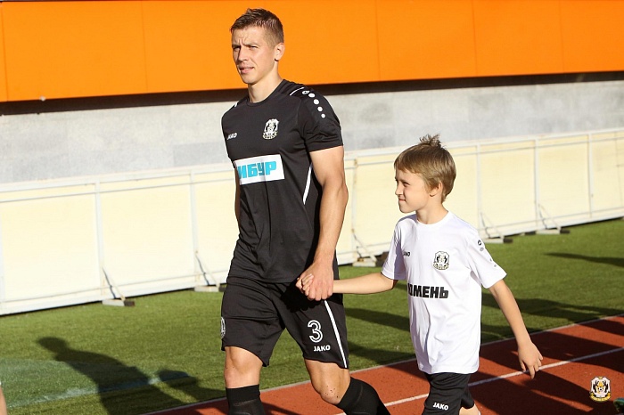 Защитник футбольного клуба «Тюмень» Артём Пасько: «Удачный старт сезона связываю с успешной командной игрой в обороне»