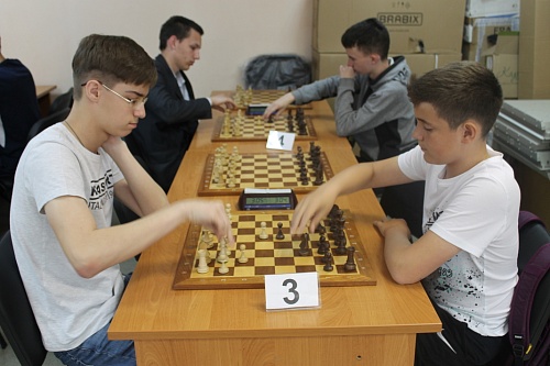 На шахматном турнире дошли до нокаут-системы
