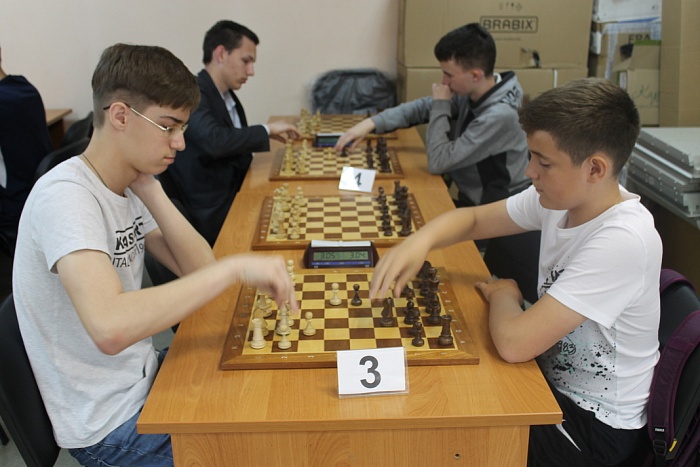 На шахматном турнире дошли до нокаут-системы