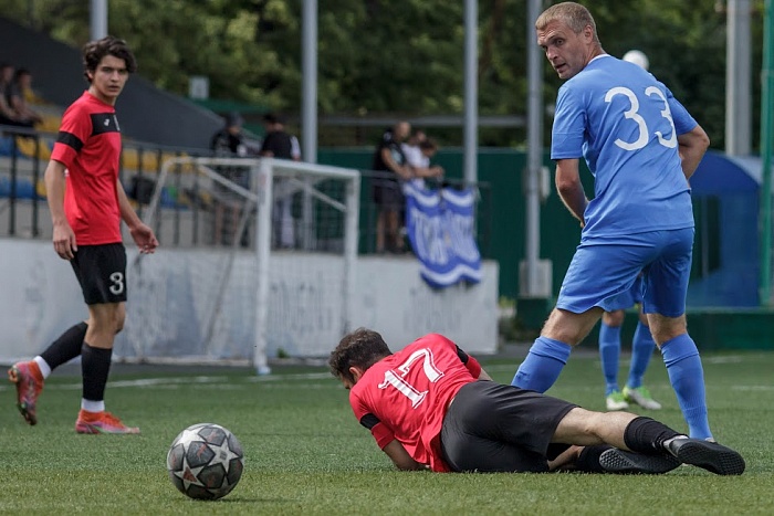 Тобольский ФК «Тобол» обыграл «Олимпию» и остался на первом месте в чемпионате Тюменской области по футболу