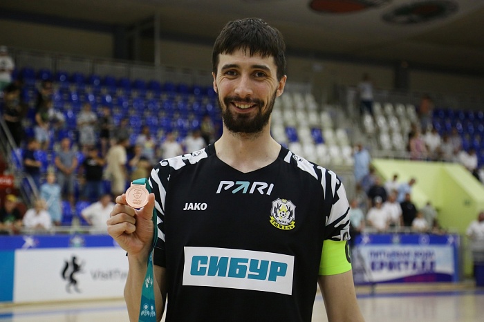 Капитан мини-футбольного клуба «Тюмень» Артём Антошкин: «Дочка появилась на свет спустя несколько дней после завоевания медалей – спасибо жене за такой подарок!»