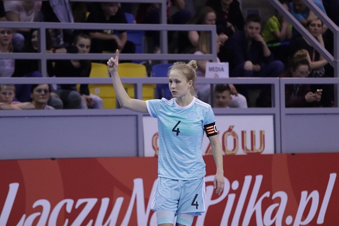 Александра Самородова забила сборной Польше!