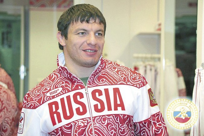 Серебряный призёр Олимпийских игр Рустам Тотров: «На чемпионате Тюмени по греко-римской борьбе я увидел перспективных спортсменов»