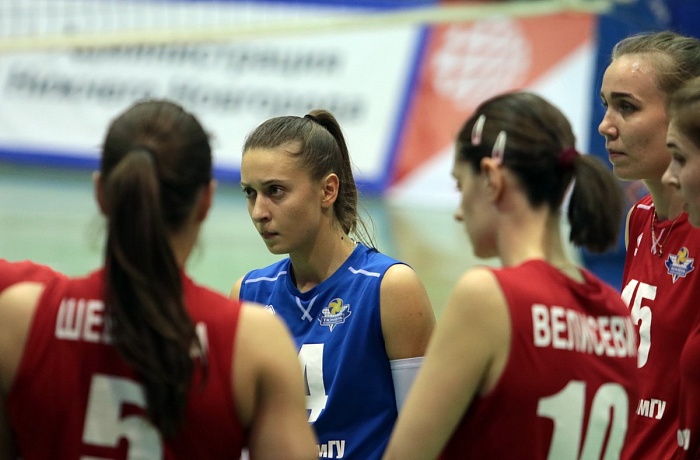 Стартовый сет у чемпионок выиграли…