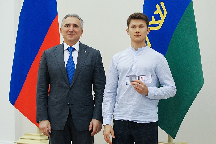 Мастер спорта по скалолазанию Пётр Земляков: «Рукопожатие у нашего губернатора очень крепкое!»