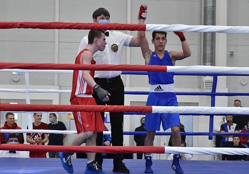 На нижневартовском ринге определились полуфиналисты