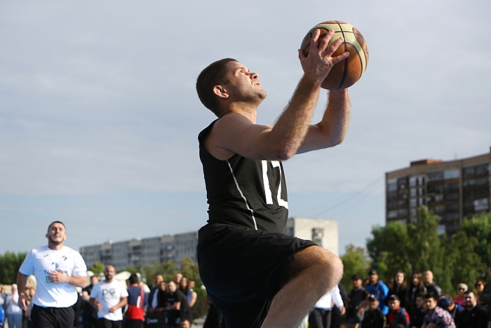 Первый в Тюмени турнир по регболу